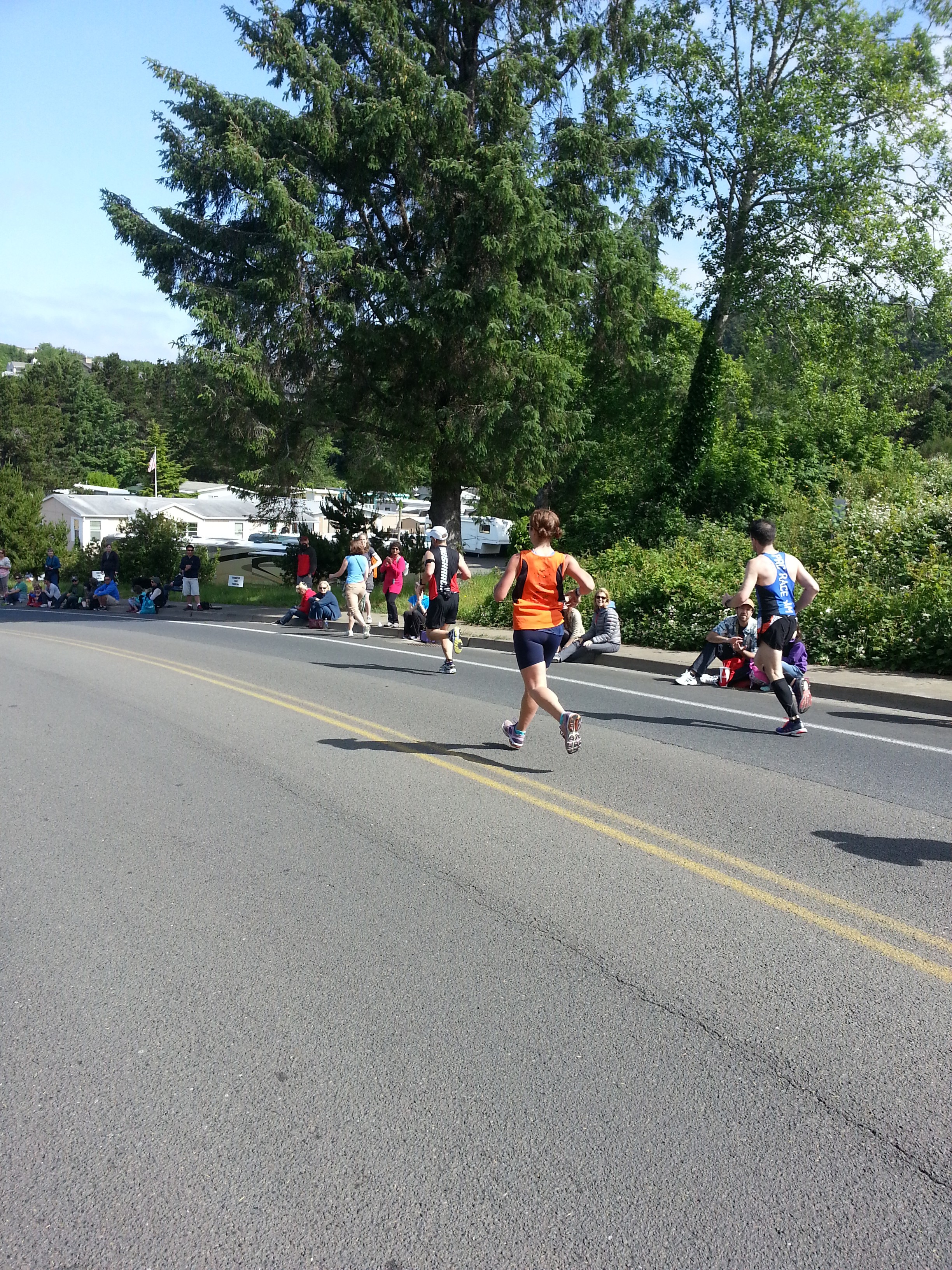 the 2 much booty in da pants pic, running toward mile 16; I believe Traci called this the 'ba-donka-junk' shot. source: Kel.