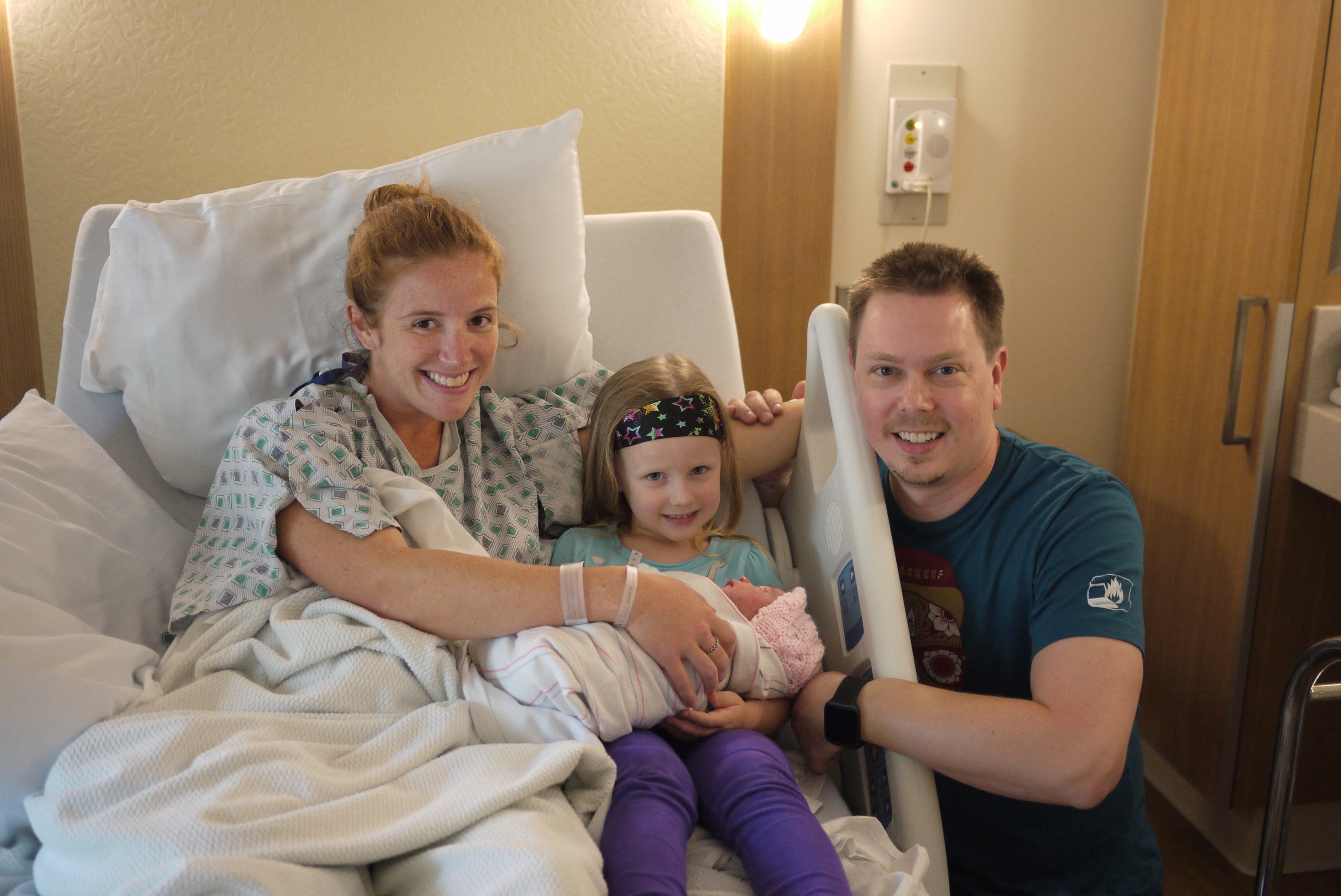 first time the daughters met each other, just a few hours after giving birth